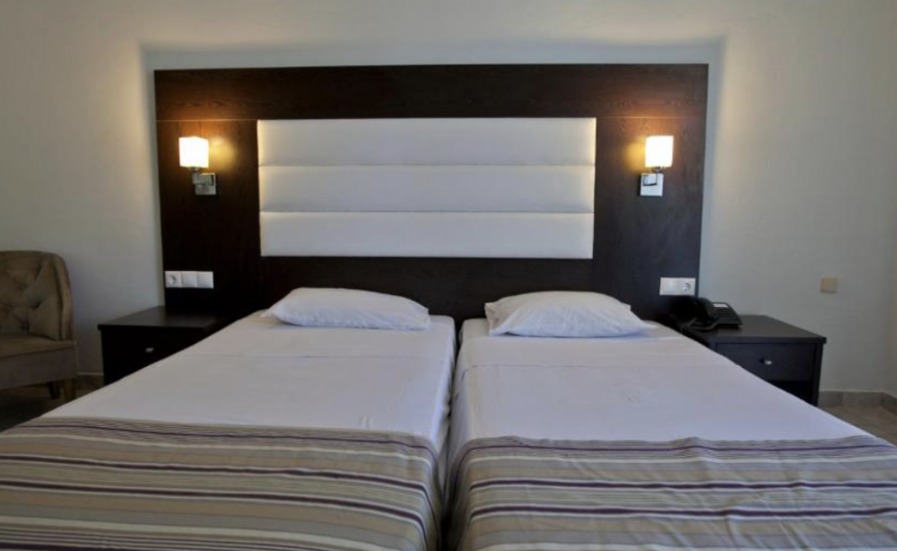 Quadruple Room, Sivila Hotel 3*