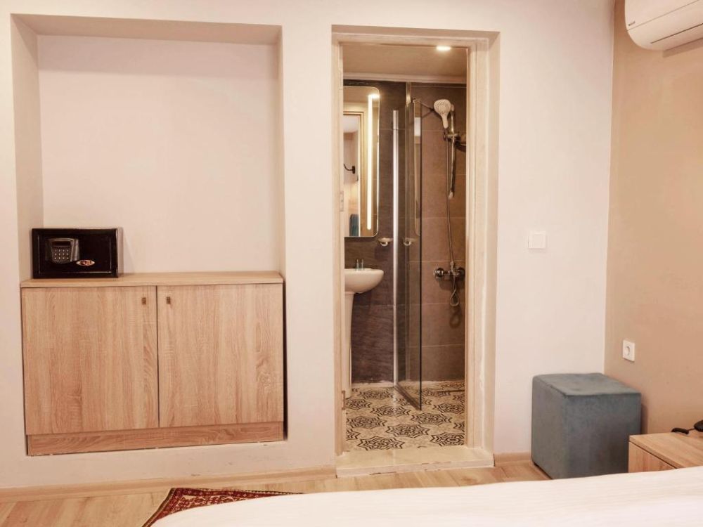 Standard Room, The Laila Hotel 3*