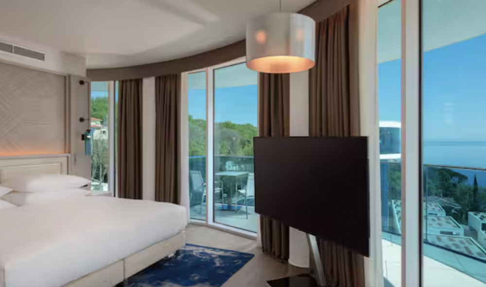 King Executive Room with Balcony and Sea View, Hilton Rijeka Costabella Beach Resort & Spa 5*