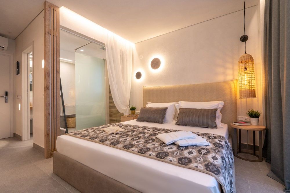 Deluxe Room With Balcony, Mirablue Luxury Residences 4*
