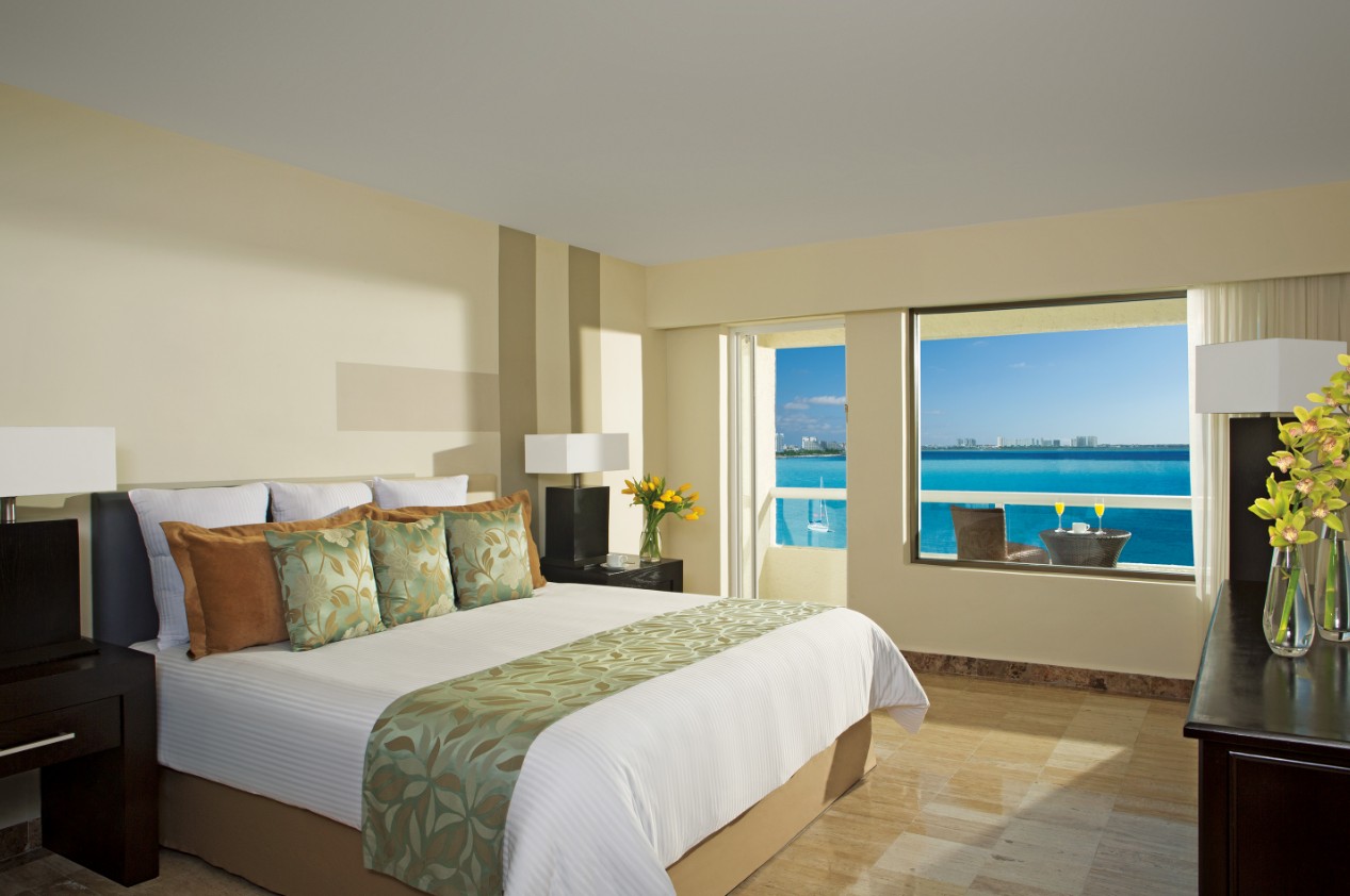 Deluxe Oceanfront Room/ With Balcony, Dreams Sands Cancun Resort & Spa 5*