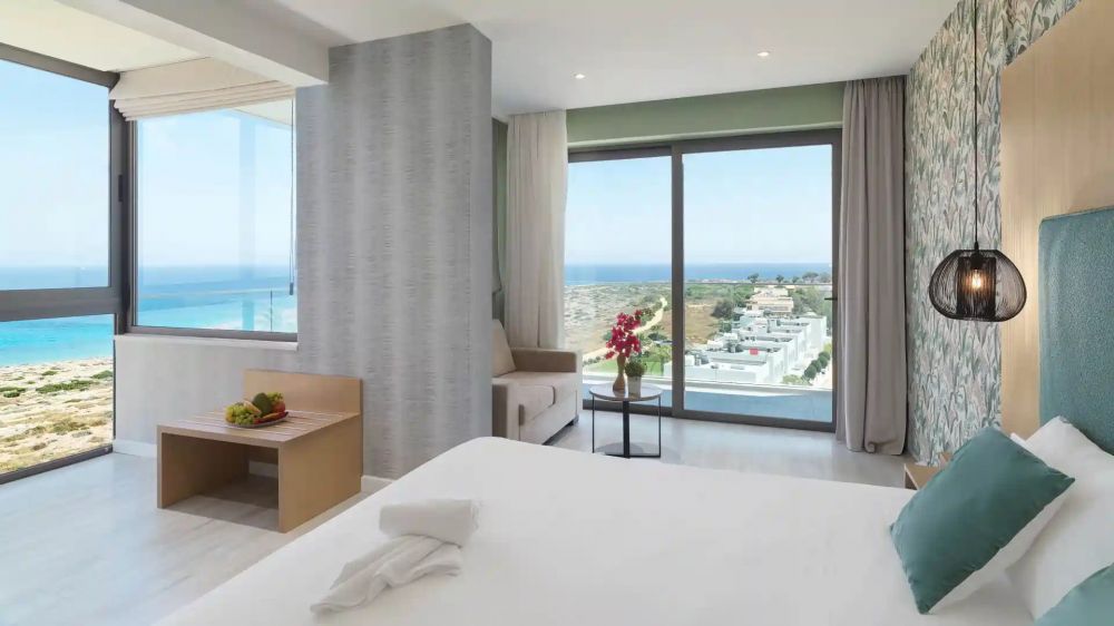 Junior Suite with Outdoor Hot Tub, Leonardo Crystal Cove Protaras (Adults Only 16+) 4*