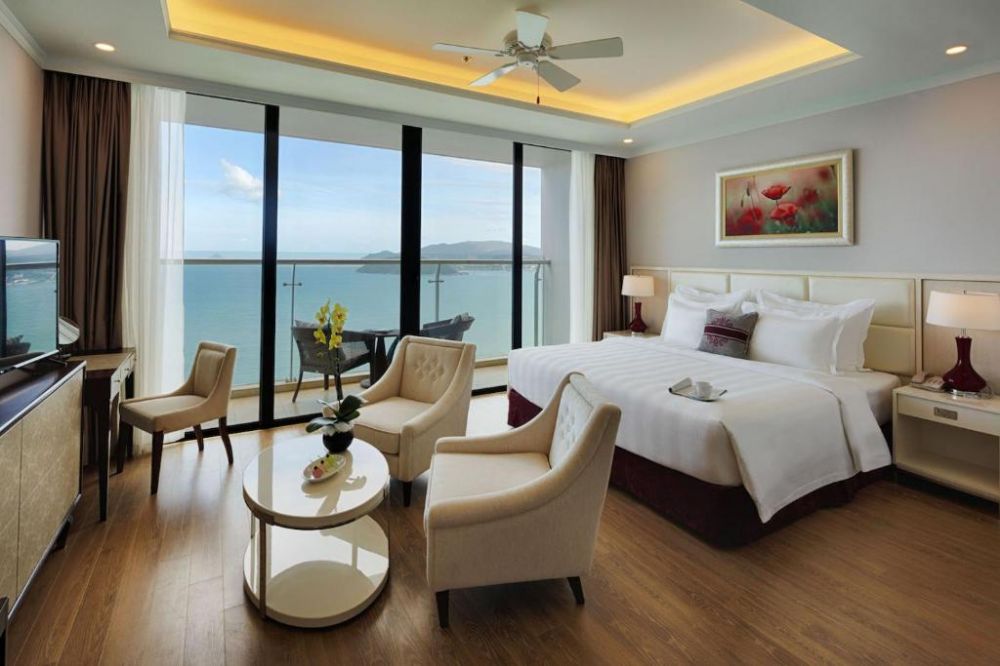 Grand 2-Bedroom Ocean View, Vinpearl Condotel Beachfront Nha Trang 5*