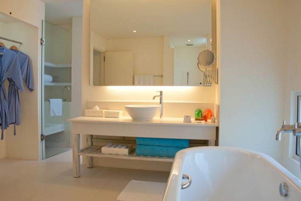 Two-bedroom Family Beach House, Holiday Inn Resort Kandooma 4*