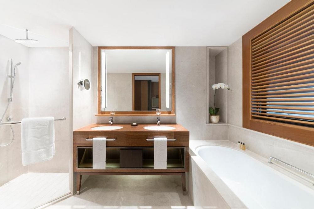 One Bedroom Suite (Garden Wing), Shangri-La Hotel Singapore 5*