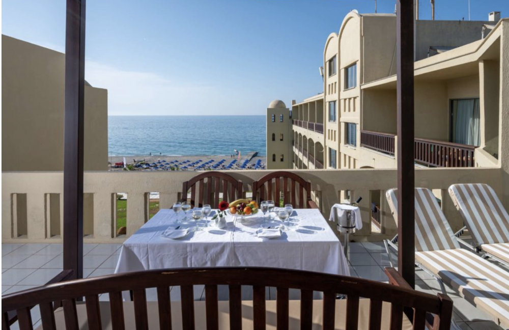 DELUXE ONE BEDROOM SUITE SEA VIEW MAIN BUILDING, Aquila Rithymna Beach 5*