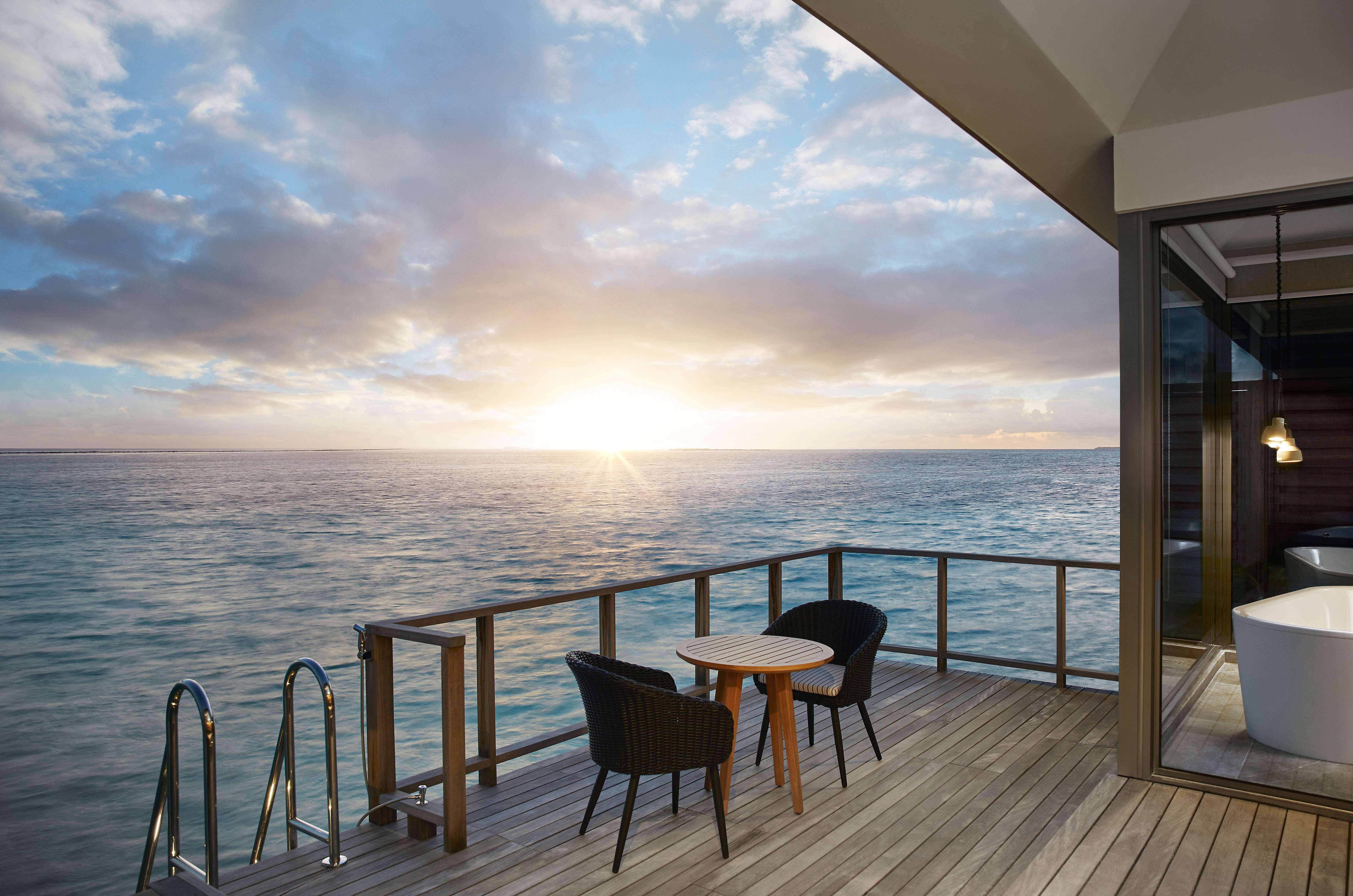 Sunrise/Sunset Overwater Villa, Le Meridien Maldives Resort & SPA 5*