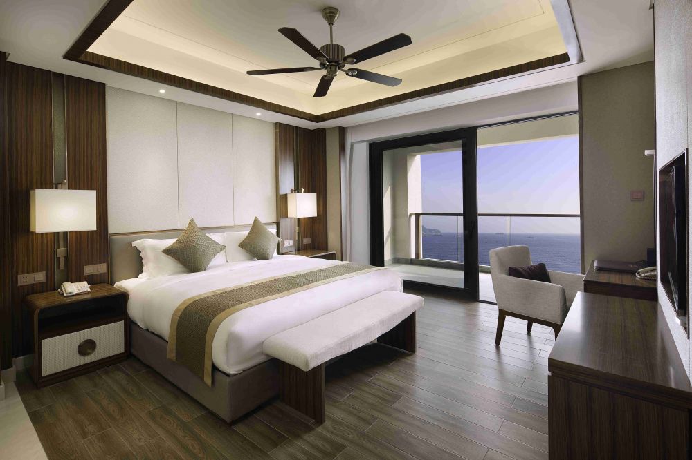 Superior Seaview Three-Bedroom Suite(3F1T), Jinghai Hotel & Resort 5*