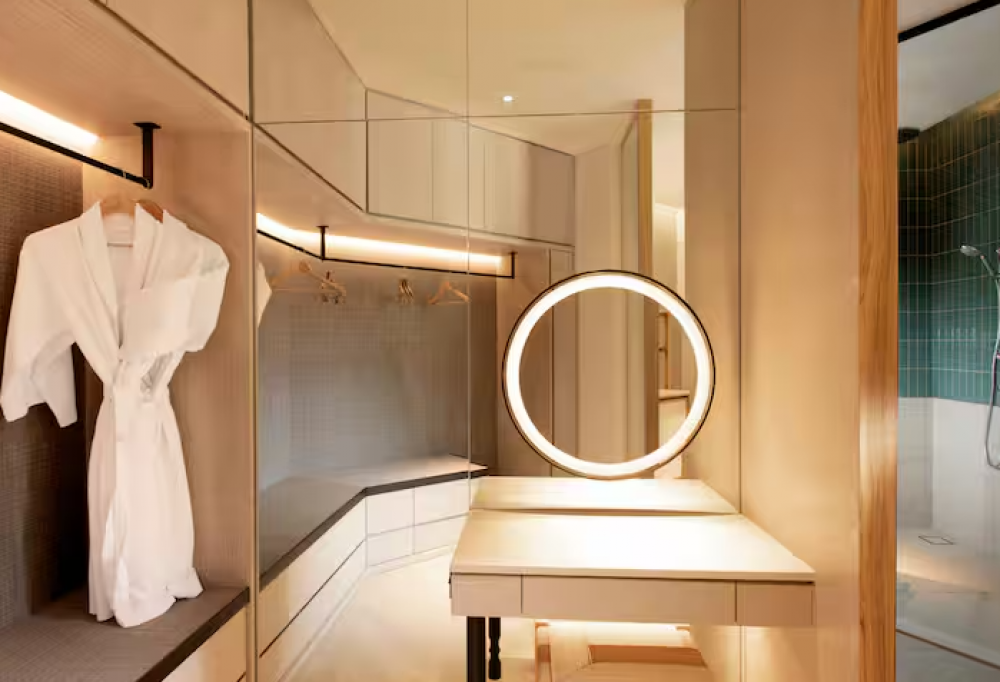 King Deluxe Room with Balcony, Hilton Burau Bay Langkawi 5*