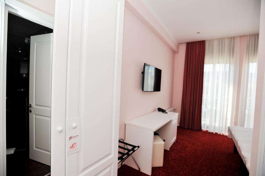 Comfort Twin / Dbl, Piazza Hotel (ex. Piazza Four Colours) 3*