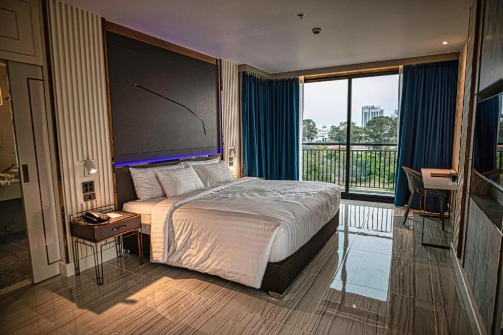 Deluxe Suite Room Dee Tower, D-Beach Pattaya Discovery Beach Hotel 4*