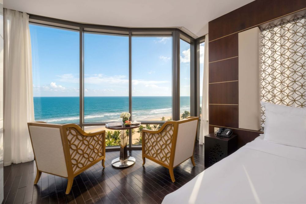 Junior Suite Beachfront, Holiday Beach Hotel Danang 4*