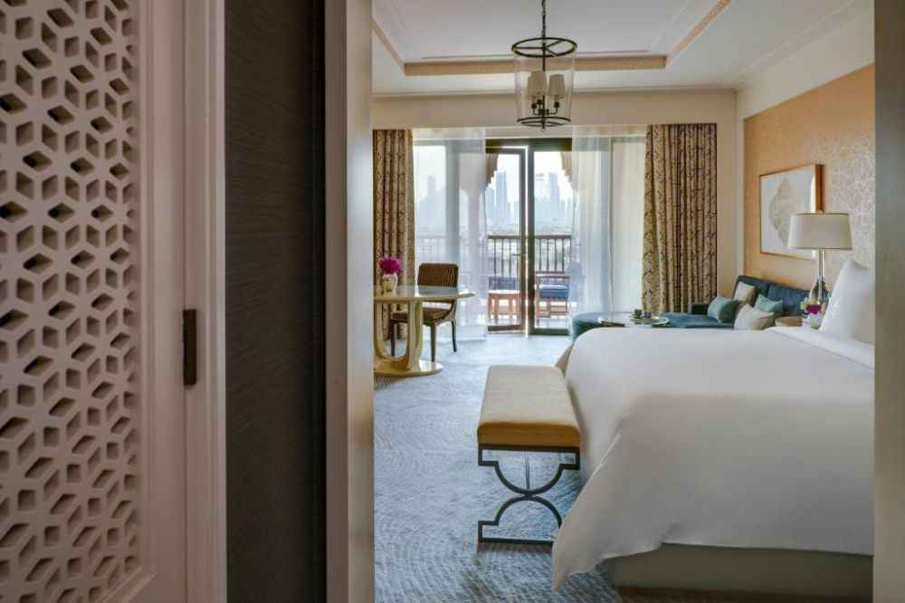 Premier Skyline/ SV Room, Four Seasons Resort Jumeirah 5*