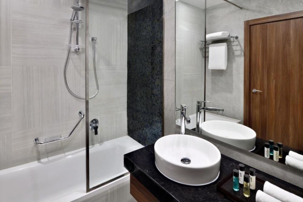 Two Bedroom Apart, Movenpick Hotel Apartments Downtown 5*