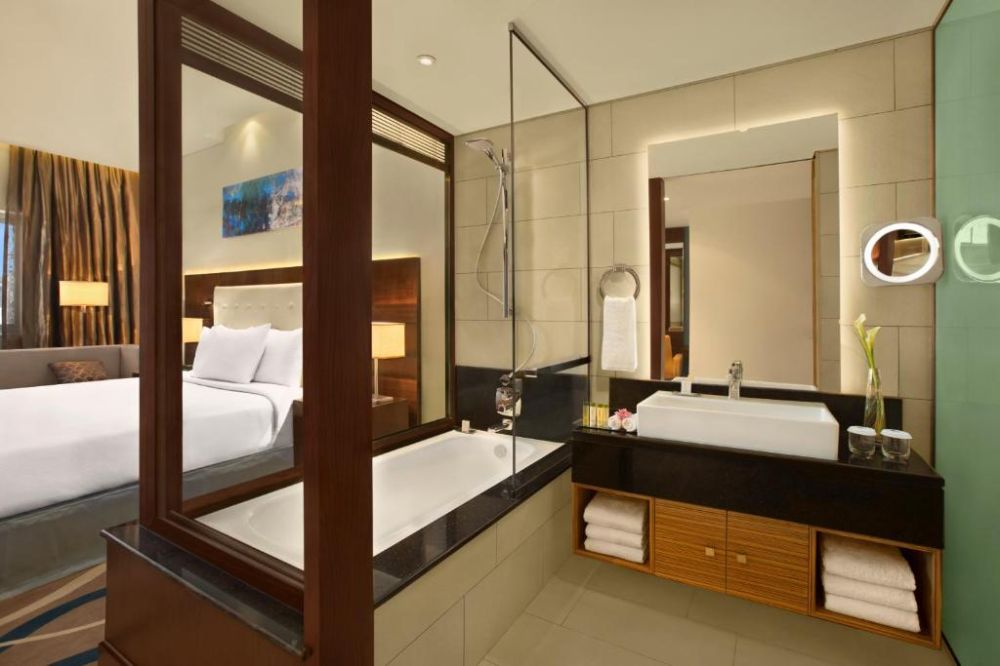 Guest Room King, DoubleTree by Hilton Hotel and Residences Dubai – Al Barsha 4*
