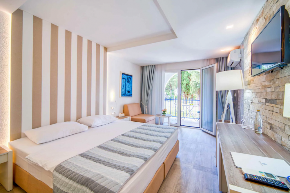 Standard Double Room With Extra Bed, Aleksandar Budva 4*