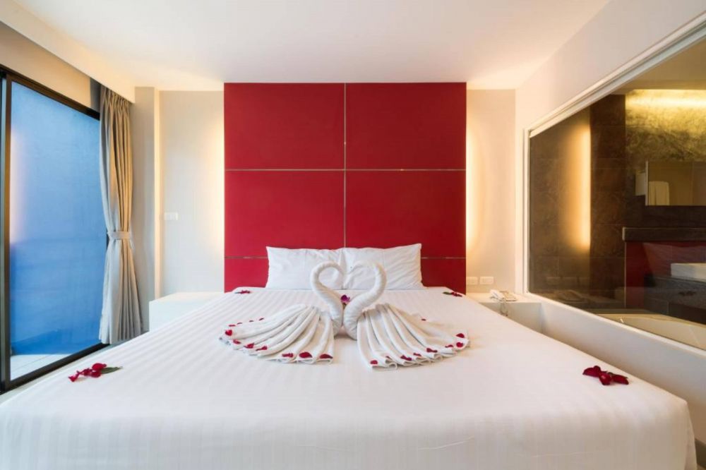 Grand Deluxe Room With Bathtub, Alfresco Phuket Hotel 3*