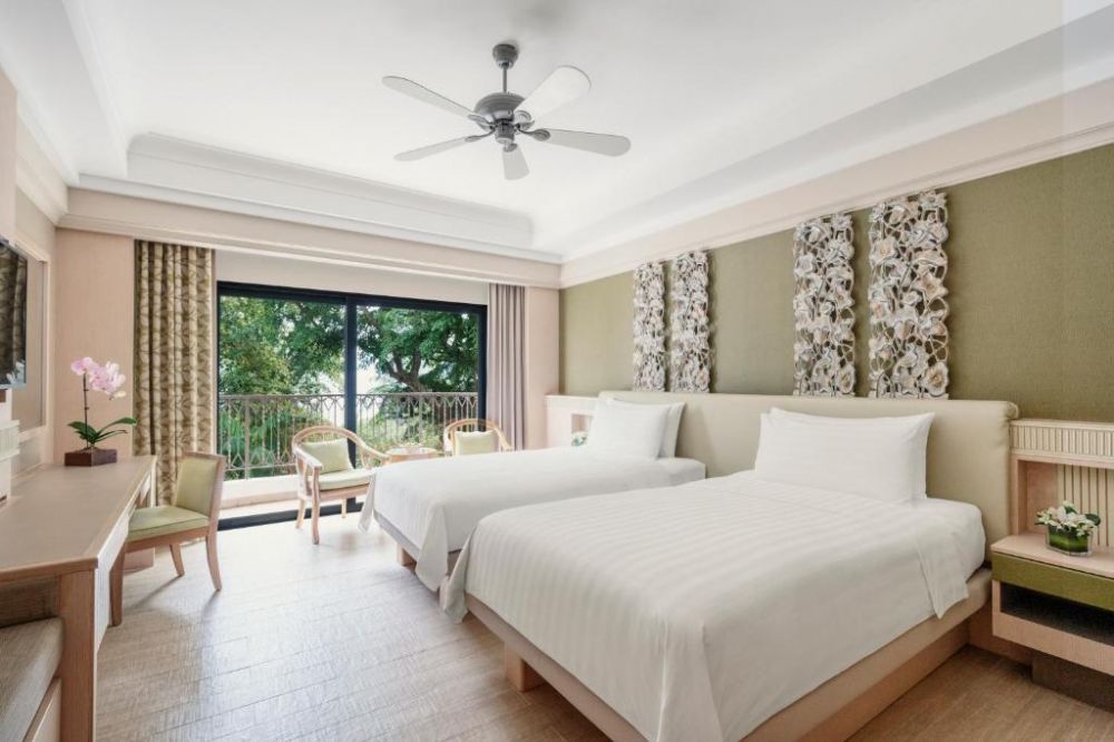 Superior Hill View Room, Shangri-La's Rasa Sentosa Resort & Spa 5*