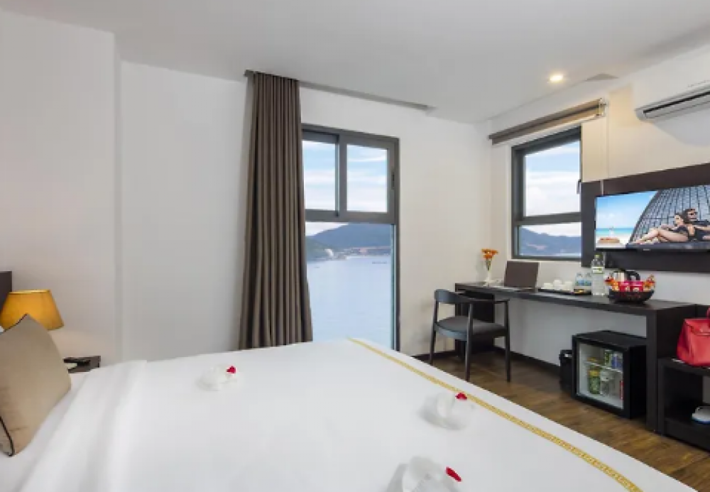 Deluxe Double Room Sea View, Meriton Nha Trang Hotel 4*