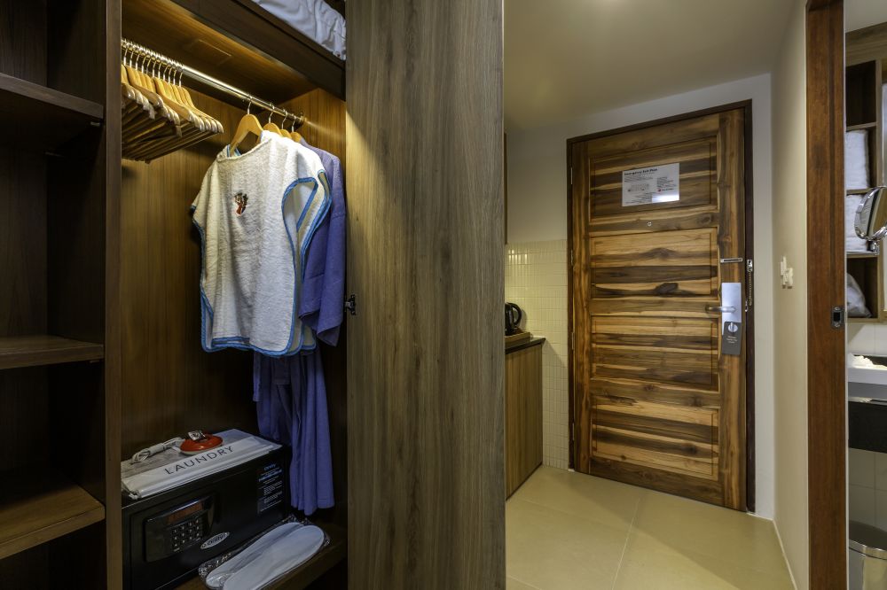 Happy Baby Studio, Sunwing Kamala Beach 4*