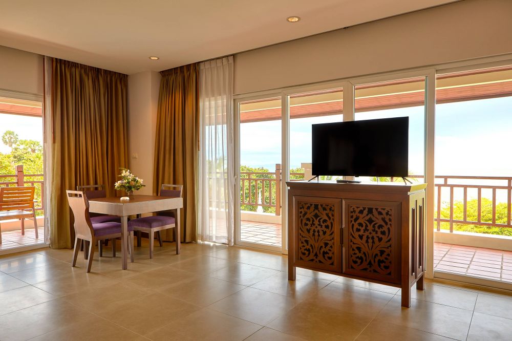 Junior Suite, The Heritage Pattaya Beach Resort 4*