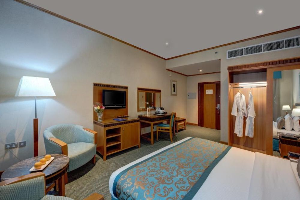 Deluxe Room, Golden Tulip Al Barsha Hotel 4*