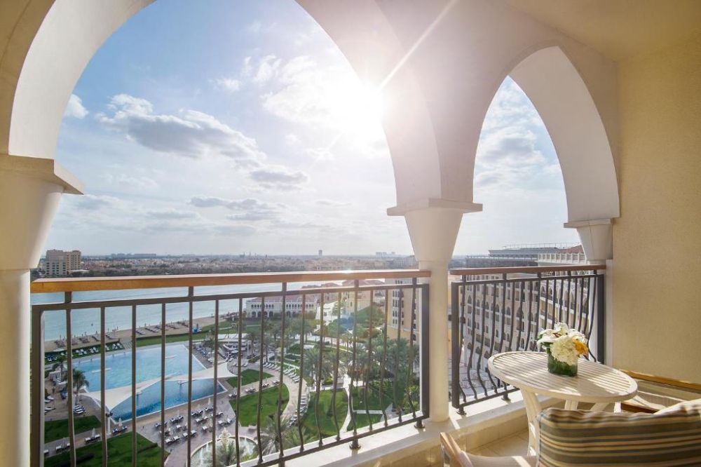 Deluxe Room, The Ritz Carlton Abu Dhabi Grand Canal 5*