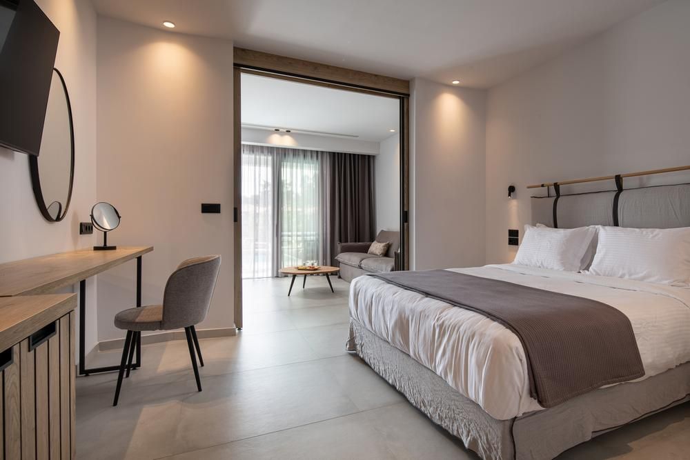 Luxury Apartment with Pool, Lagomandra Beach Hotel 4*