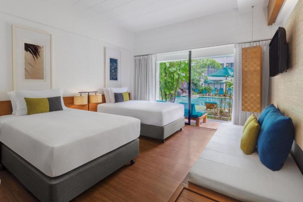 Deluxe Poolside Room, DoubleTree by Hilton Phuket Banthai Resort 4*
