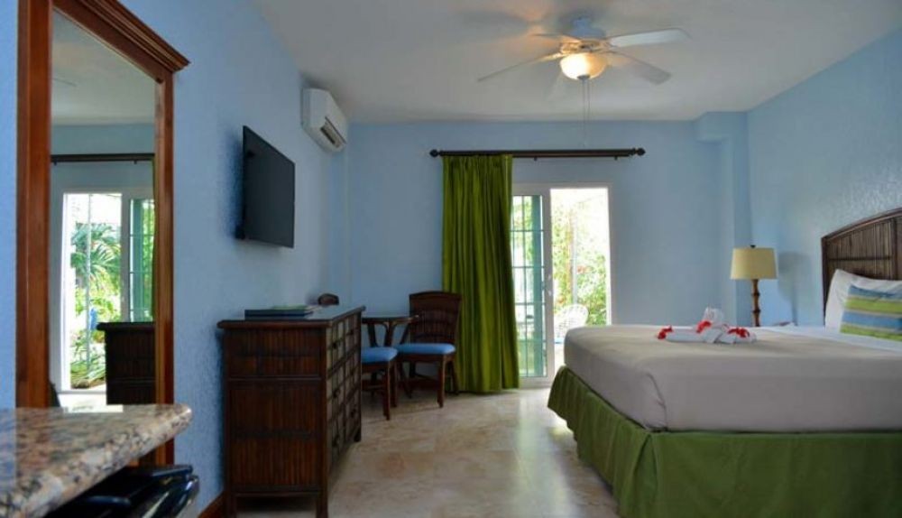 Deluxe Room, CocoLaPalm Seaside Resort 3*