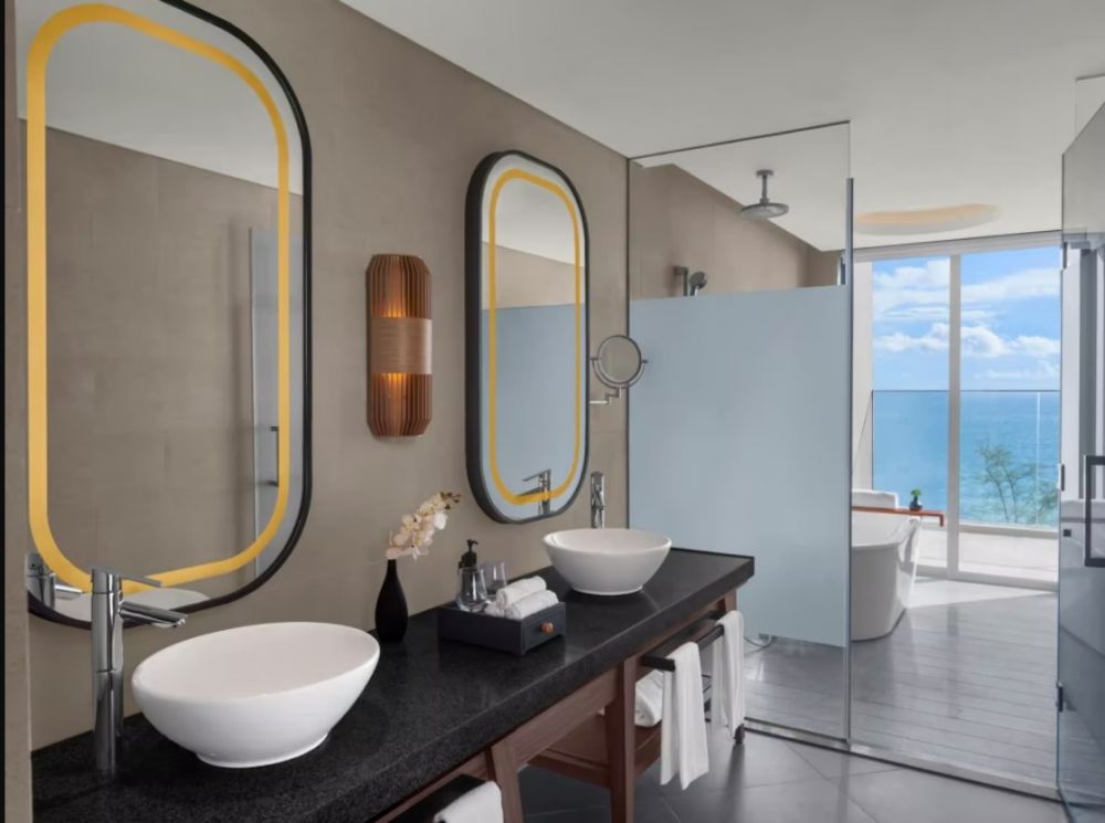 1 Bedroom Suite Oceanfront, Crowne Plaza Phu Quoc Starbay 5*
