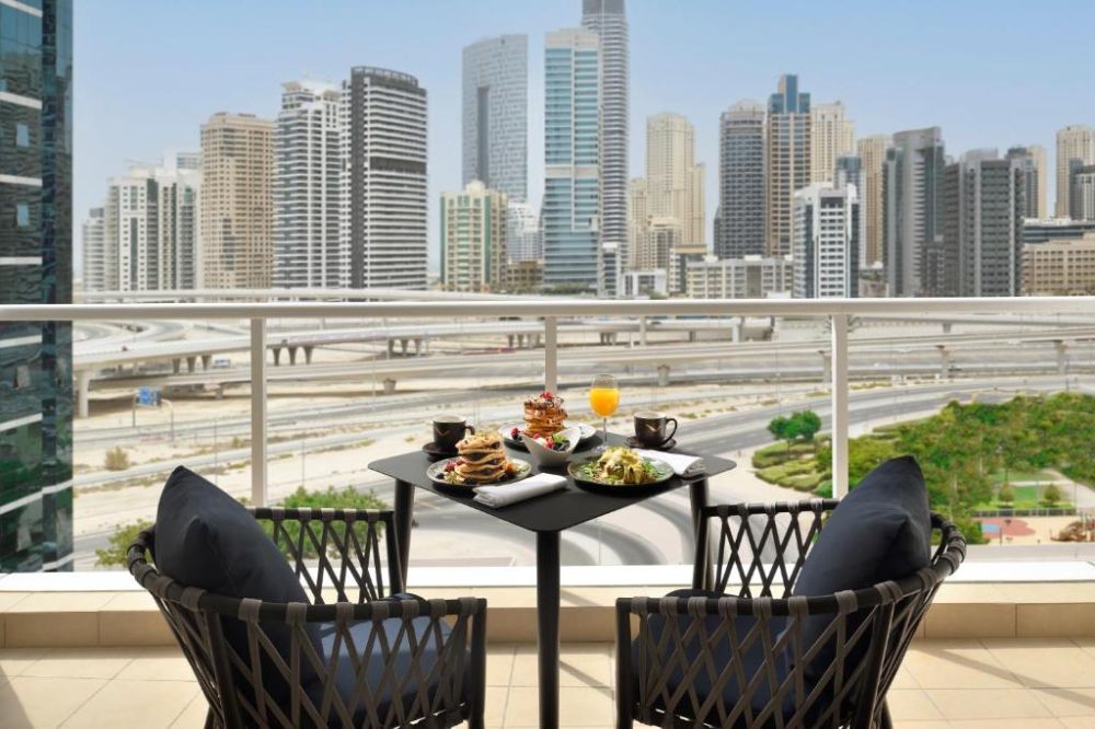 Junior Suite, Movenpick Hotel Jumeirah Lakes Towers 5*