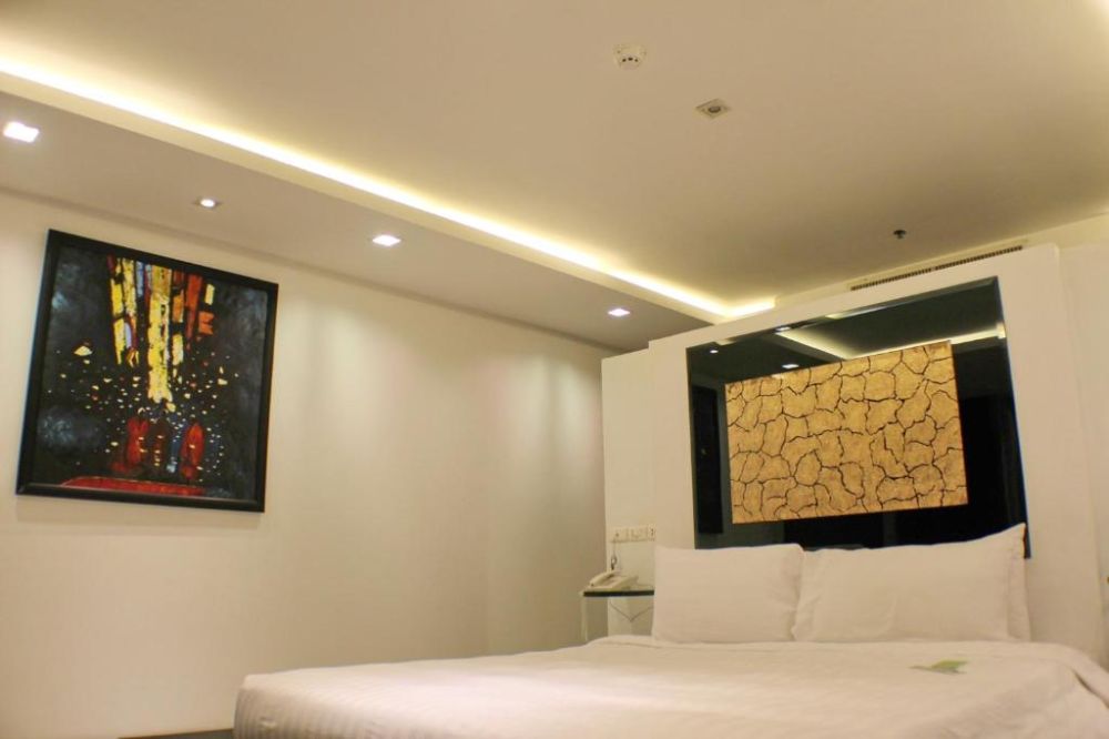 1-Bedroom Deluxe Suite, Nova Suites Pattaya 5*