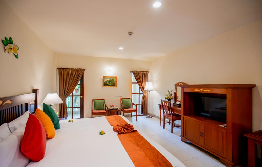 Superior Room, Hua Ting Holiday Inn (ex. Patong Leelavadee Phuket) 4*