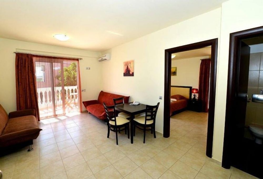 Family & Friends Suite with Private Patio, Golden Rose Suites 4*