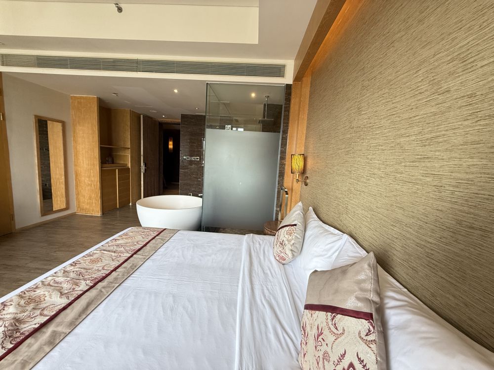 King Palm Superior Room, Mangrove Tree Resort World Sanya Bay 5*