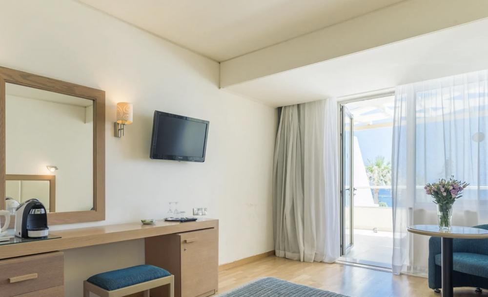 Superior Sea View Room with Jacuzzi, Golden Coast Beach Hotel 4*