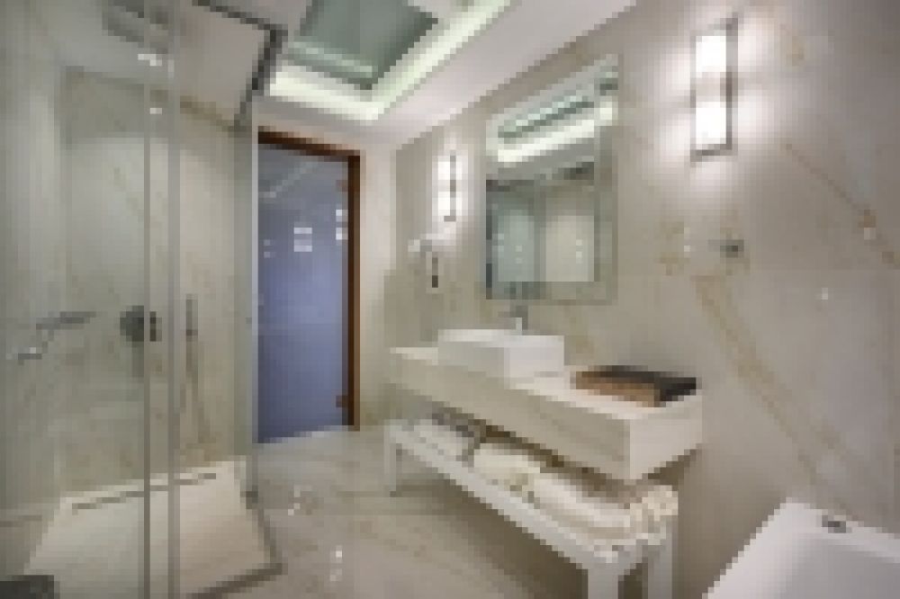 Junior suite with limited sea view and private pool, Vantaris Palace 4*