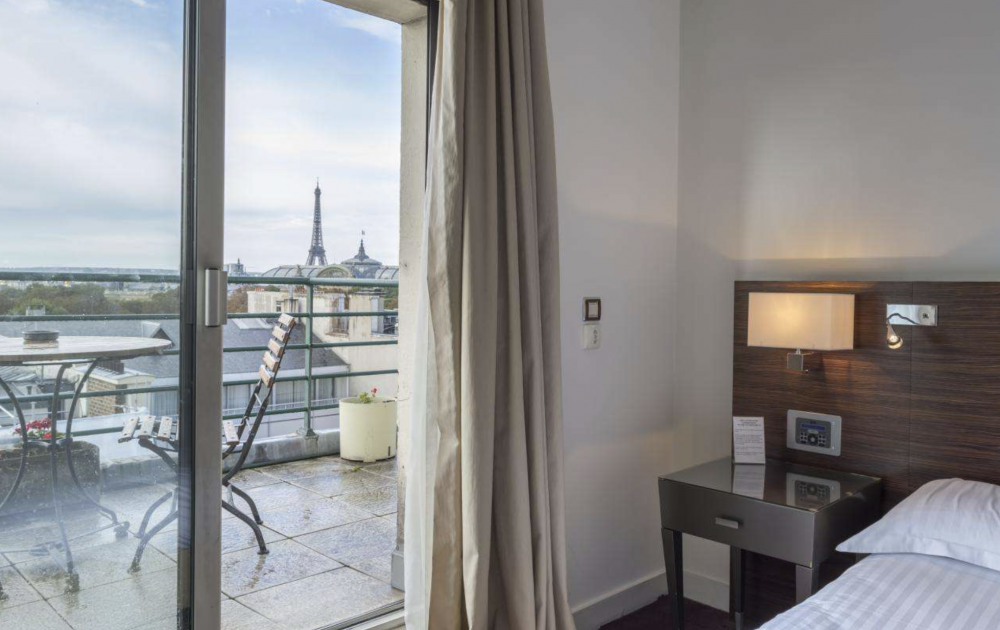 Deluxe Room Eiffel Tower view, De Castiglione 4*