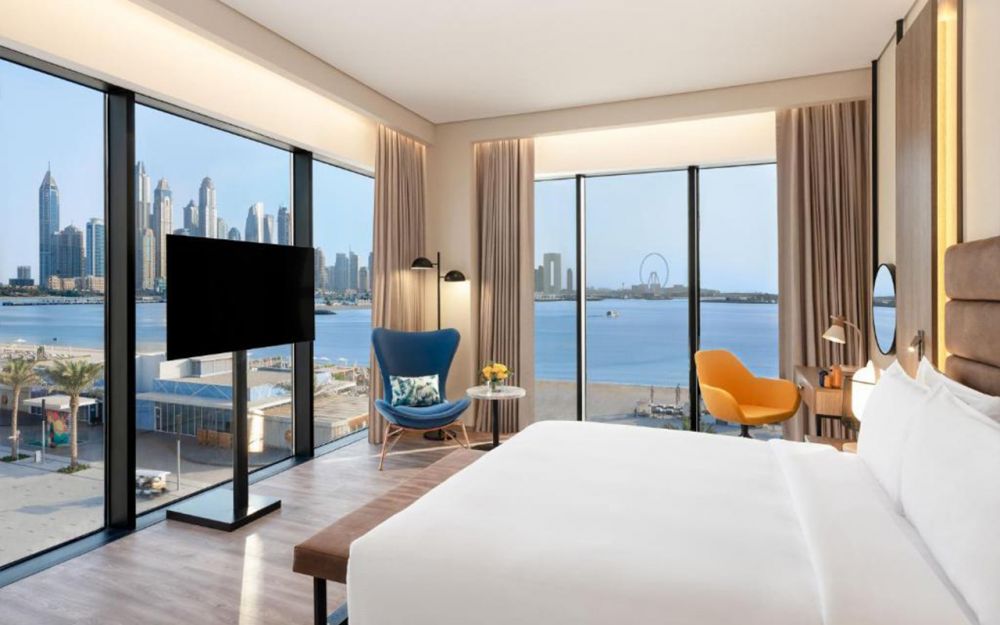 Panoramic Beachfront View/ with Balcony, Voco Dubai The Palm 4*