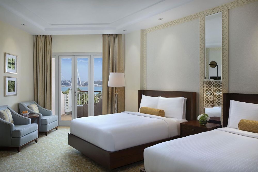 Club Ocean View, The Ritz Carlton Dubai Jumeirah 5*