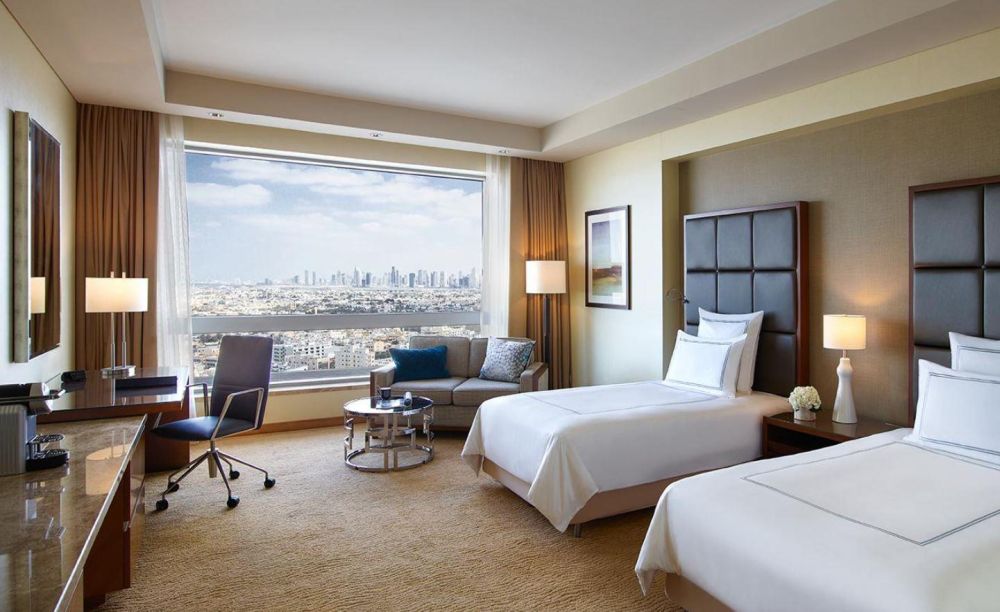 Premier Room, Swissotel Al Ghurair Dubai 5*