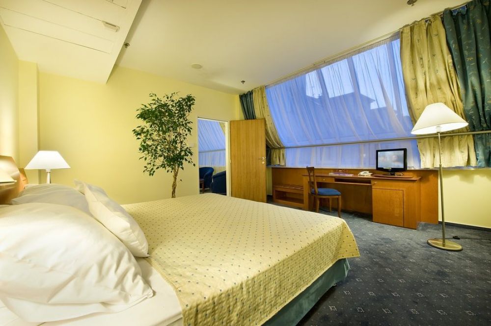 Suite With Terrace, Ramada Prague City Centre 4*