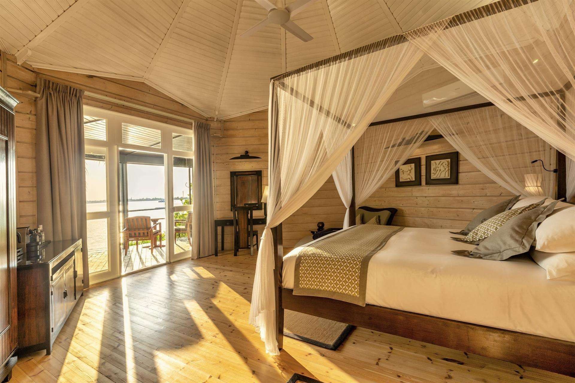 Premium Jacuzzi Beach Villa, Komandoo Island Resort 4*