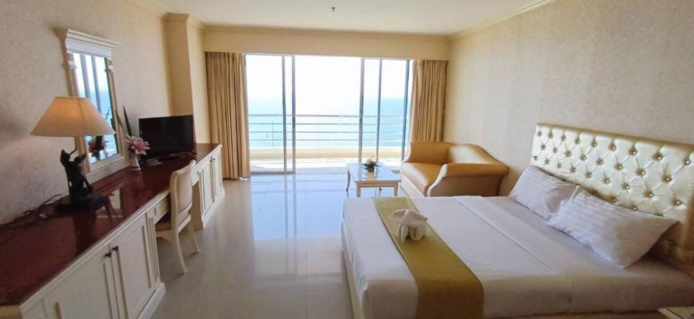Deluxe, Adriatic Palace Pattaya 4*