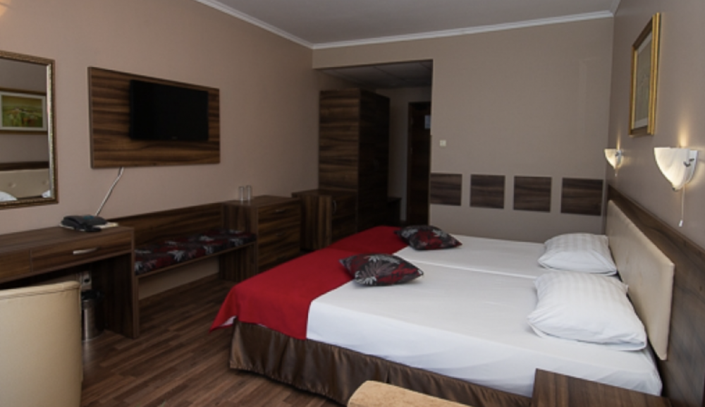 BED IN DOUBLE ROOM, Regata Palace 4*