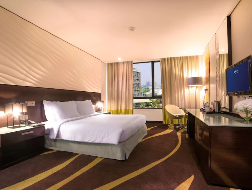 Standard Room Plaza View, Radisson Blu Abu Dhabi Yas Island 4*