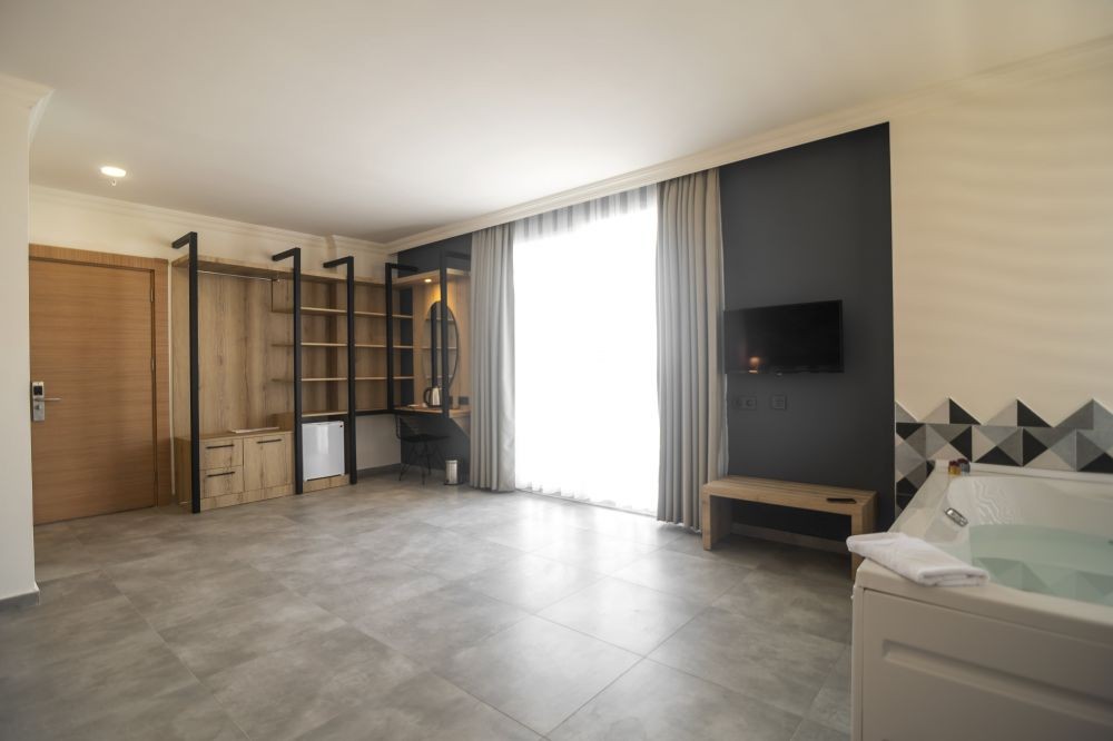 Superior Jacuzzi Room, Grand Kolibri Prestige & SPA 5*