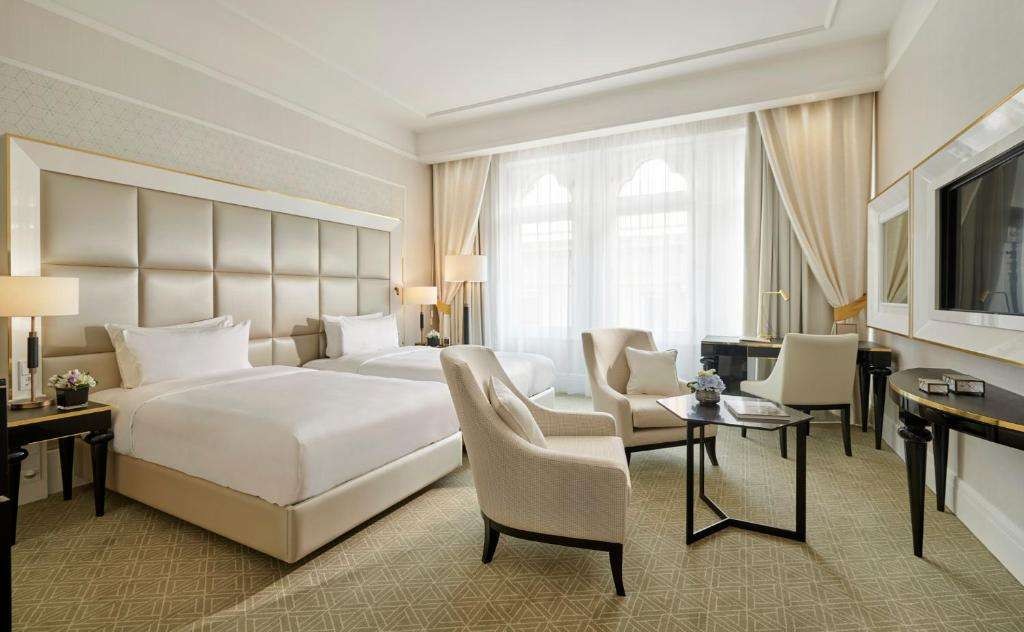 Deluxe / Deluxe With View, Parisi Udvar Hotel Budapest 5*