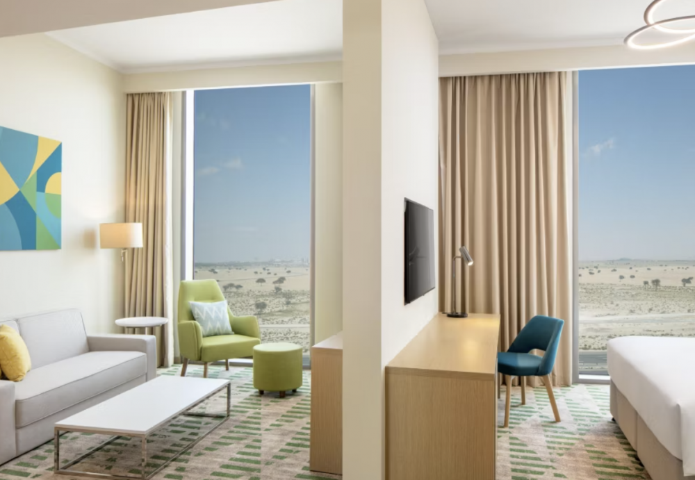 Junior Suite, Holiday Inn And Suites Dubai Science Park 4*